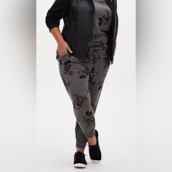 TORRID DISNEY MICKEY MOUSE GREY CROP ACTIVE JOGGERS SIZE 1 NEW SOLDOUT - Picture 3 of 8